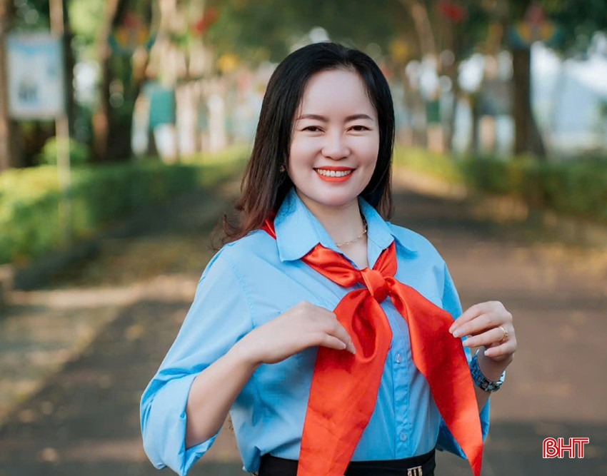 Frau Pham Thi Kim Tuyen ist die einzige Lehrerin in Ha Tinh, die im Jahr 2025 die Auszeichnung „Pink Swallow“ erhält. bqbht_br_z6437458345103-19d1da5697c876e027e976e9de2c9dfc.jpg