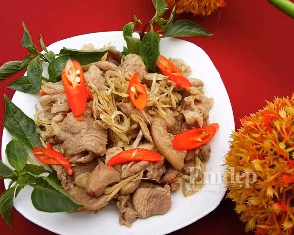 bep cuoi tuan thom nuc mon vit xao sa ot