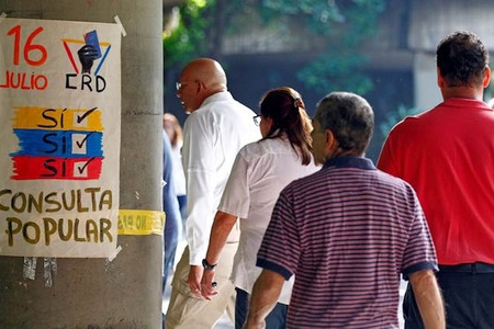 the gioi ngay qua nguoi dan venezuela bo phieu bau quoc hoi lap hien