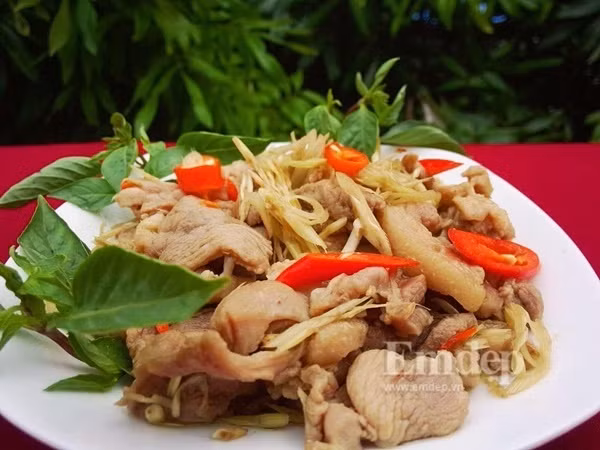 bep cuoi tuan thom nuc mon vit xao sa ot