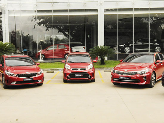 Các dòng xe Kia tiếp tục giảm giá. Ảnh minh họa: Kia xe kia lai dong loat giam gia trong thang 8