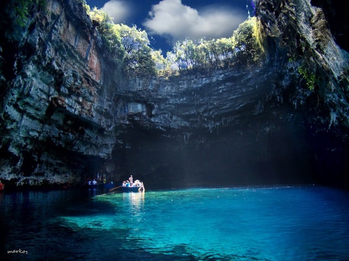 dong melissani noi khien thuy thu di bien vua thich vua so