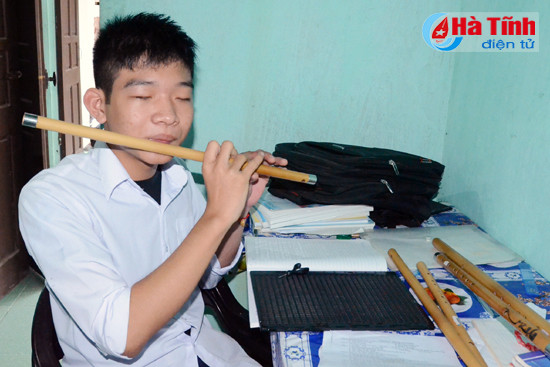 video nuoc mat cua me con cau be khiem thi va khat vong di ve phia anh sang