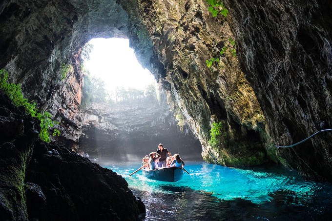 dong melissani noi khien thuy thu di bien vua thich vua so