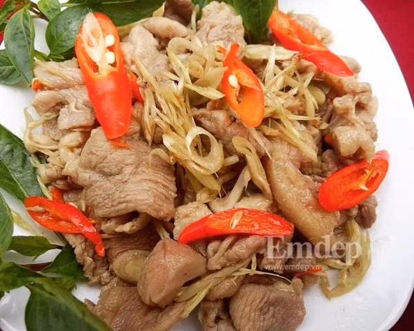 bep cuoi tuan thom nuc mon vit xao sa ot