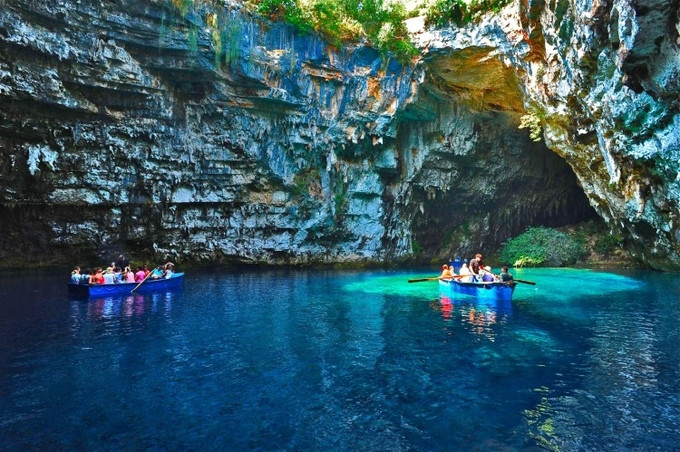 dong melissani noi khien thuy thu di bien vua thich vua so