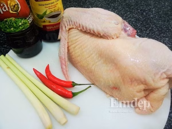 bep cuoi tuan thom nuc mon vit xao sa ot