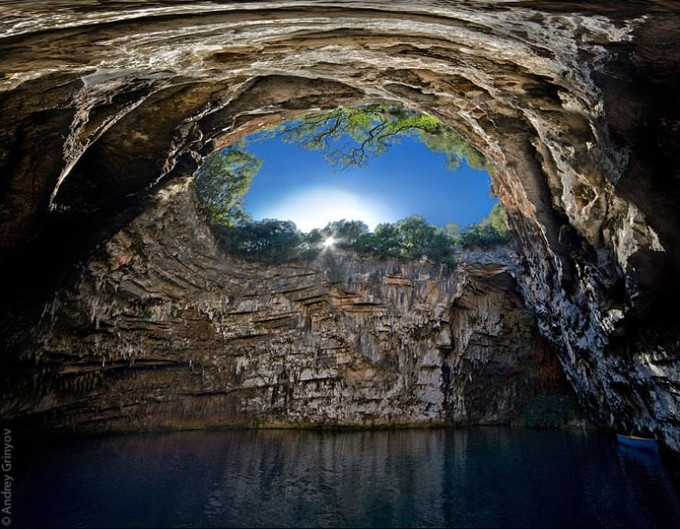 dong melissani noi khien thuy thu di bien vua thich vua so