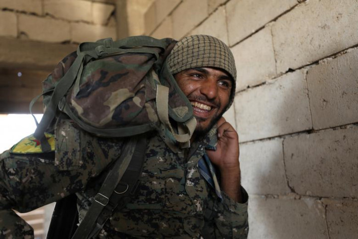 photo cuoc chien quet sach is tai thanh tri raqqa