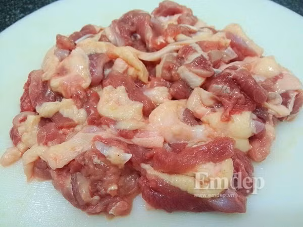 bep cuoi tuan thom nuc mon vit xao sa ot