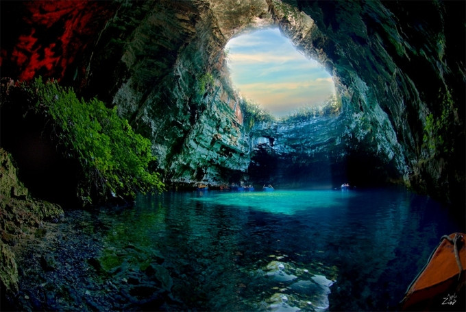 dong melissani noi khien thuy thu di bien vua thich vua so