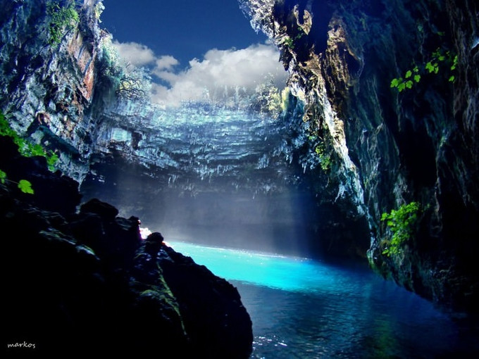 dong melissani noi khien thuy thu di bien vua thich vua so