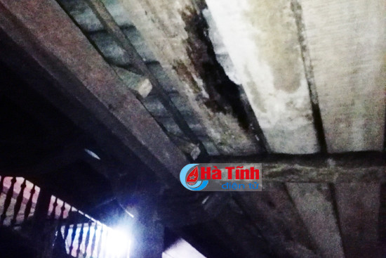 Truy tìm đối tượng dùng xăng đốt nhà nguyên Bí thư Huyện ủy