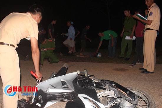 phat hien nguoi dan ong bi tu vong ben duong