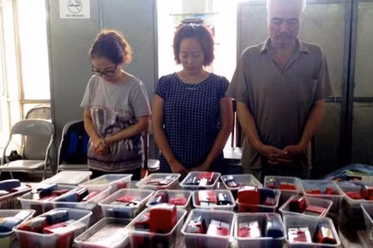 nu quai cam dau duong day mua ban hoa don tram ty