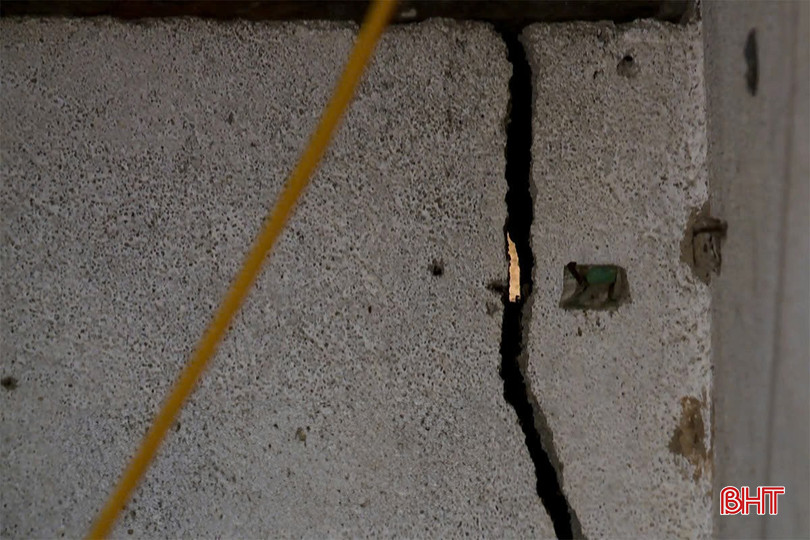 Tường nứt nẻ nghiêm trọng bqbht_br_z7172219633443-6ec9911db960f3d28f30cc831b0c6f74.jpg