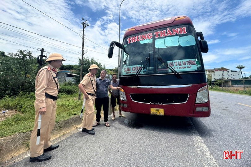 Quan trọng nhất vẫn là ý thức từ những người điều khiển phương tiện. bqbht_br_a5-7634.jpg