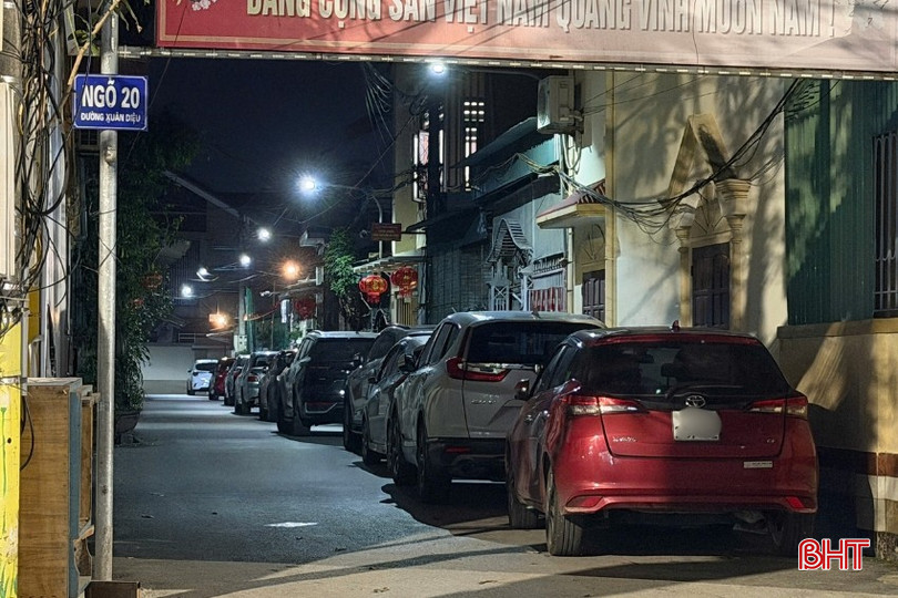 Thượng úy Nguyễn Bá Mạnh (Đội Tuyên truyền, điều tra giải quyết tai nạn và xử lý vi phạm, Phòng Cảnh sát Giao thông, Công an tỉnh Hà Tĩnh) cho biết: "Việc dừng, đỗ ôtô tùy tiện trong các ngõ nhỏ, đường hẹp không chỉ đơn thuần là vi phạm trật tự đô thị mà còn tiềm ẩn những hệ lụy an toàn giao thông rất nghiêm trọng. Bên cạnh việc tăng cường tuần tra, xử lý nghiêm các trường hợp cố tình vi phạm, chúng tôi khuyến cáo mỗi chủ phương tiện cần nâng cao ý thức cộng đồng, dừng đỗ xe tuân thủ luật lệ và chuẩn văn hóa".