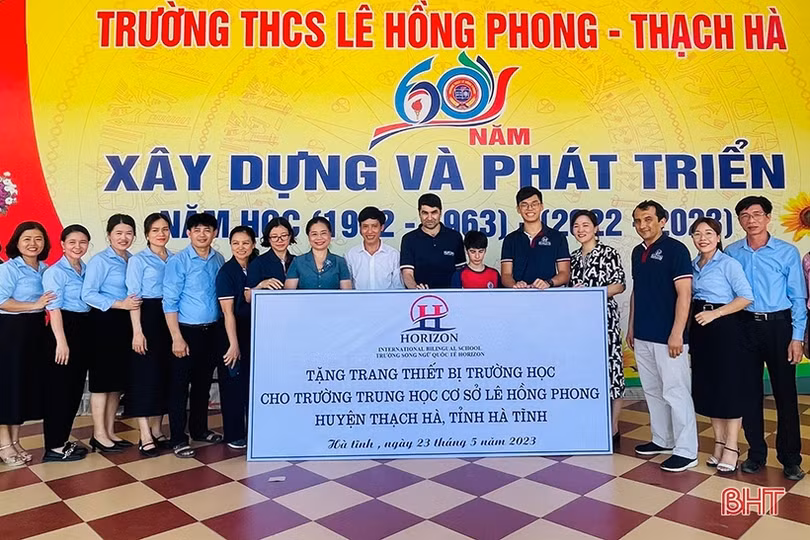 Trường quốc tế Horizon tặng quà cho các cơ sở giáo dục Hà Tĩnh