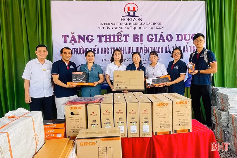 Trường quốc tế Horizon tặng quà cho các cơ sở giáo dục Hà Tĩnh