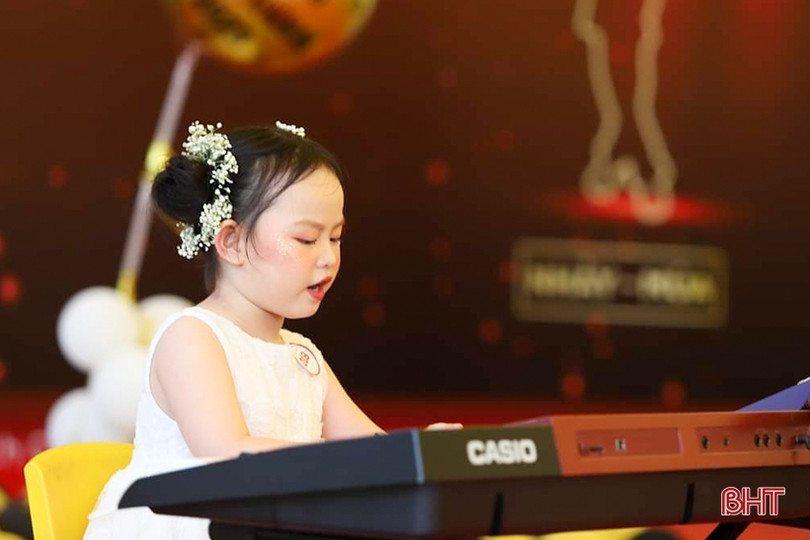 Hấp dẫn cuộc thi gương mặt tài năng nhí của học sinh iSchool Hà Tĩnh