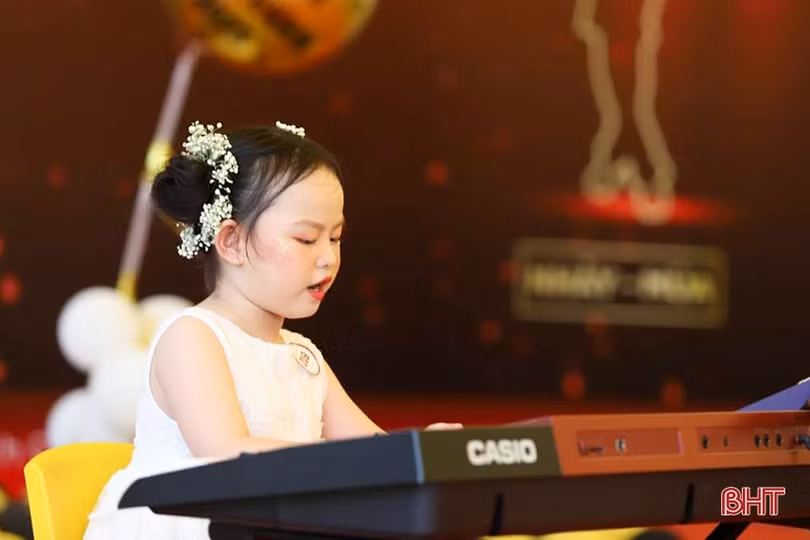 Hấp dẫn cuộc thi gương mặt tài năng nhí của học sinh iSchool Hà Tĩnh