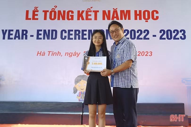 Trường Albert Einstein Hà Tĩnh vinh danh học sinh xuất sắc năm học 2022 - 2023