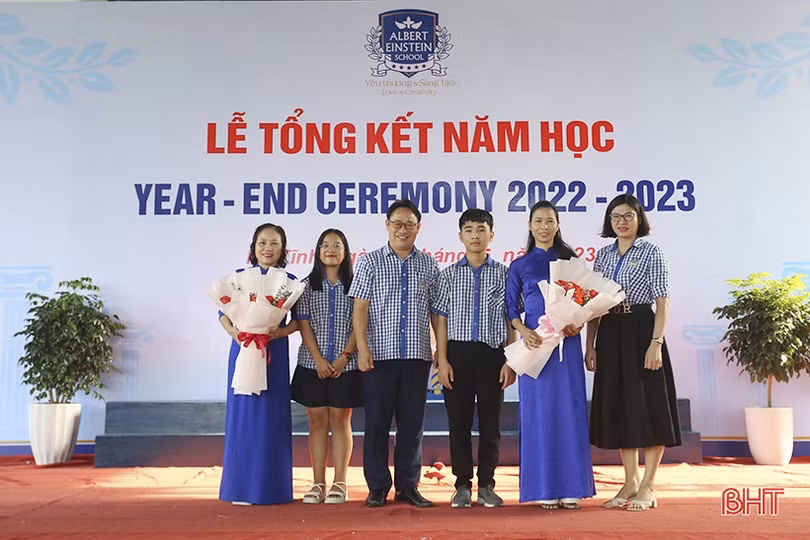 Trường Albert Einstein Hà Tĩnh vinh danh học sinh xuất sắc năm học 2022 - 2023