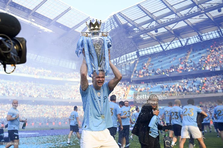 Chùm ảnh: Man City nâng cúp Ngoại hạng Anh