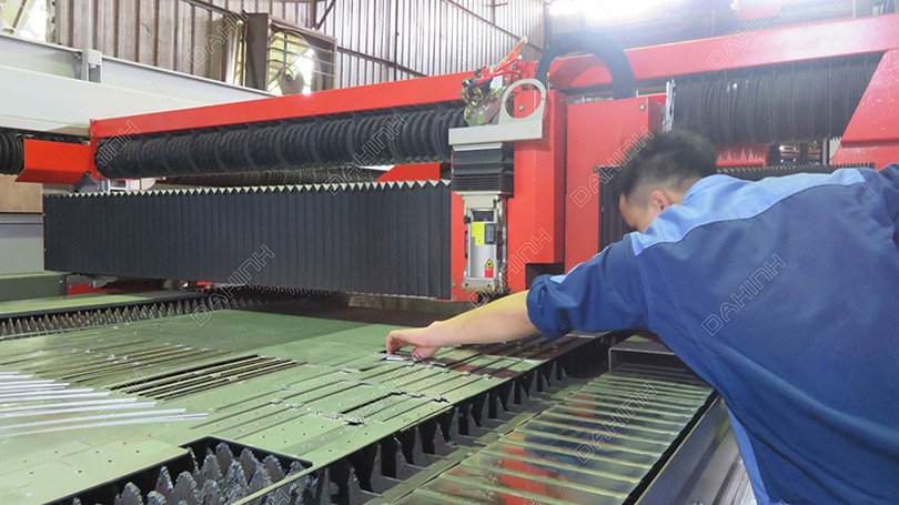 Gia công cắt laser CNC kim loại tấm uy tín tại Hà Nội