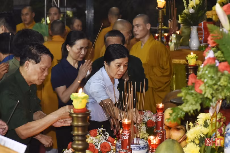 Thành kính đại lễ cầu siêu tại Nghĩa trang liệt sỹ quốc gia Nầm