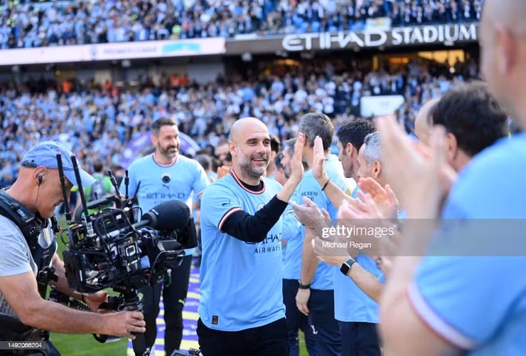 Chùm ảnh: Man City nâng cúp Ngoại hạng Anh