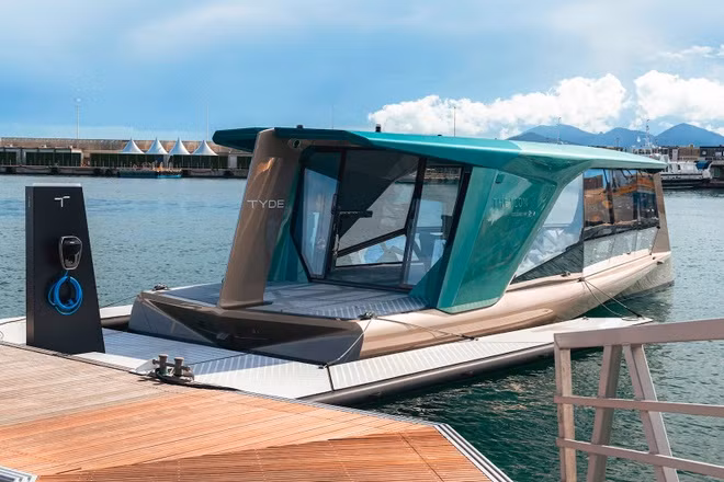 BMW trình làng du thuyền sang trọng chạy bằng pin