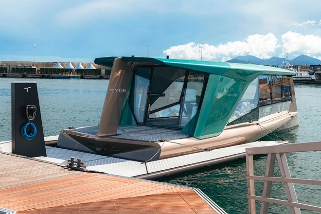 BMW trình làng du thuyền sang trọng chạy bằng pin