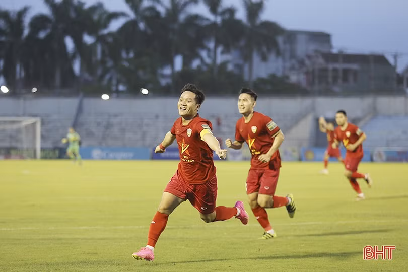 Màn ngược dòng của Hồng Lĩnh Hà Tĩnh và dấu ấn của Đinh Thanh Trung