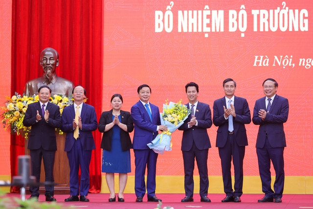 Thủ tướng Phạm Minh Chính trao Quyết định bổ nhiệm tân Bộ trưởng Bộ Tài nguyên và Môi trường