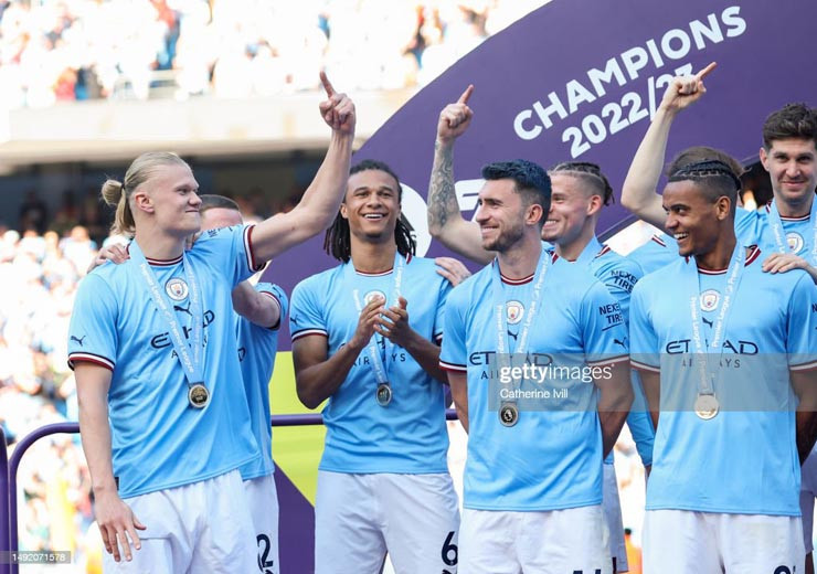 Chùm ảnh: Man City nâng cúp Ngoại hạng Anh