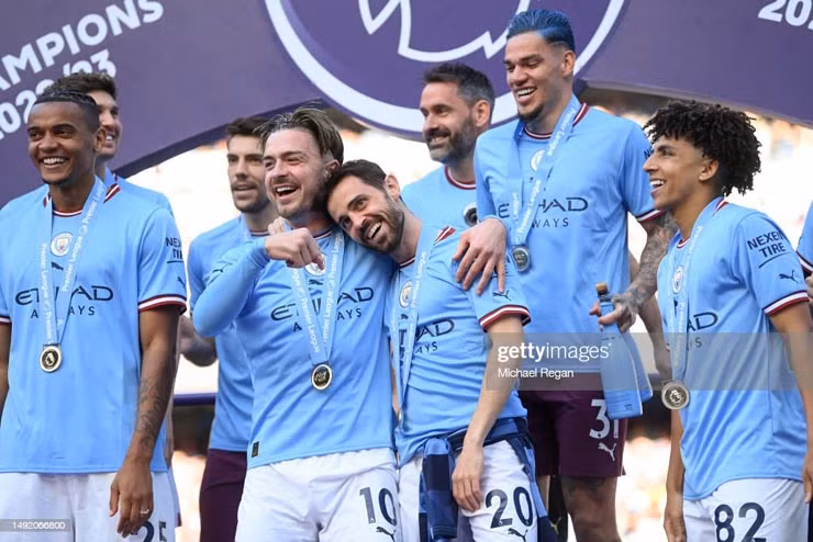 Chùm ảnh: Man City nâng cúp Ngoại hạng Anh