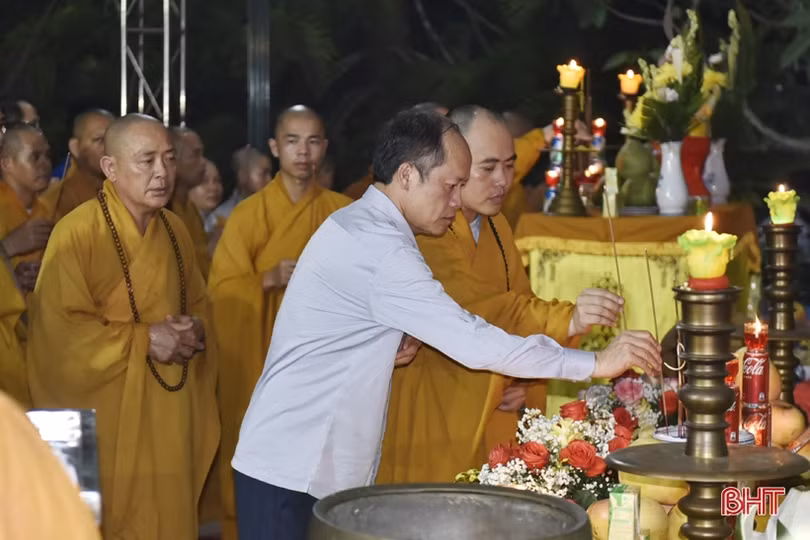 Thành kính đại lễ cầu siêu tại Nghĩa trang liệt sỹ quốc gia Nầm