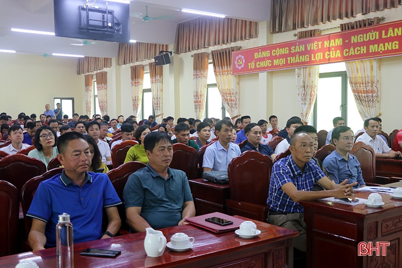 136 cán bộ, giáo viên được chuẩn hóa kỹ năng dạy bơi, cứu đuối