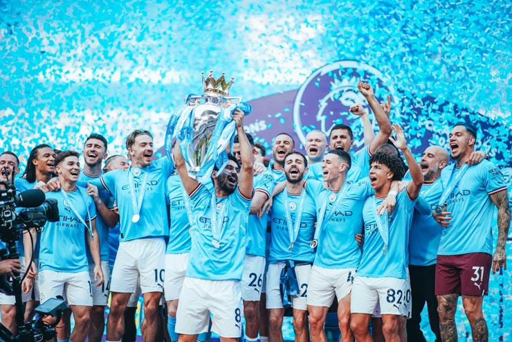 Chùm ảnh: Man City nâng cúp Ngoại hạng Anh