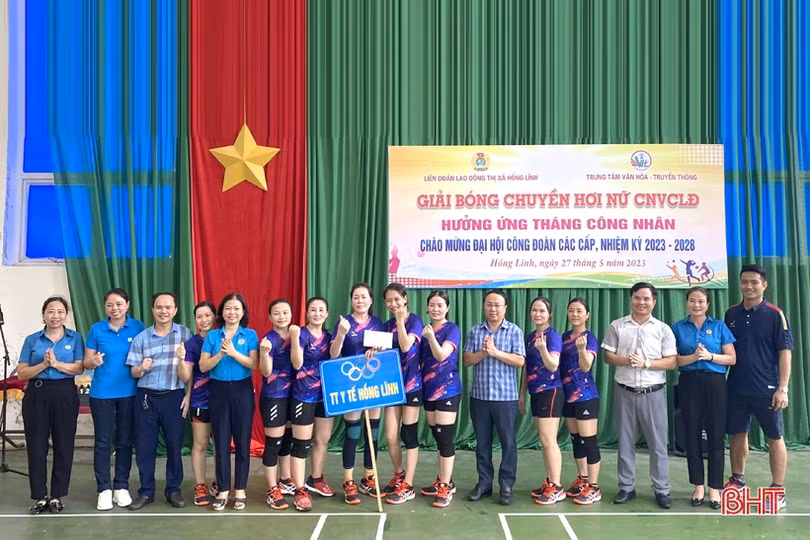 Sôi nổi Giải Bóng chuyền hơi nữ công đoàn viên chức TX Hồng Lĩnh