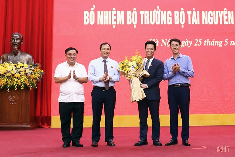 Thủ tướng Phạm Minh Chính trao Quyết định bổ nhiệm tân Bộ trưởng Bộ Tài nguyên và Môi trường