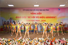 12 đội giành giải xuất sắc giao lưu “Bé với vũ điệu Aerobic”