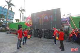 2 màn hình LED cỡ lớn phục vụ người dân cổ vũ U23 Việt Nam tại Hà Tĩnh