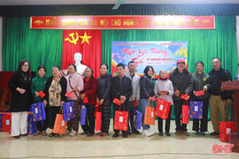 Công ty TNHH MTV Thanh Tùng 2 trao quà Tết cho các hoàn cảnh khó khăn