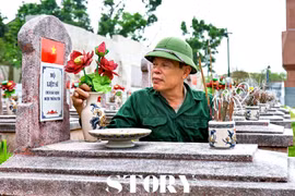 Tôi luôn tự nhủ phải chăm sóc họ bằng tất cả sự tận tâm, như chăm sóc chính người thân của mình. Từng nhành cỏ được nhổ đi, từng vết bụi được lau sạch, tất cả đều được thực hiện trong sự cẩn trọng và kính cẩn.