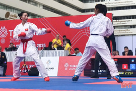 VĐV karate Hoàng Thị Mỹ Tâm tiếp tục giành huy chương vàng SEA Games 33