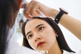 Người đứng sau vẻ đẹp cô dâu 