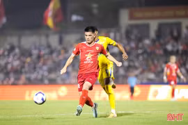 Hậu vệ “made in Hà Tĩnh” và giấc mơ tỏa sáng ở đội bóng núi Hồng